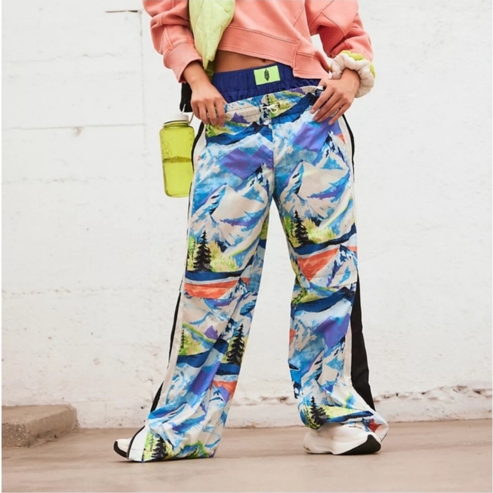 #193- Free People End Zone Printed Pants NWOT